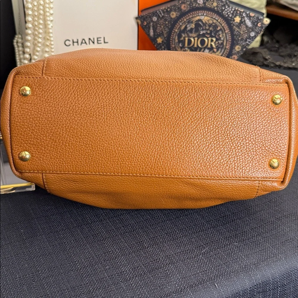 Michael Kors Tan Jet Set Leather Tote - Picture 4 of 11